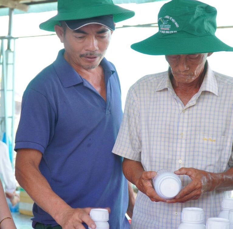 Việt Nhật Cần Thơ cung cấp các chế phẩm vi sinh và dinh dưỡng hữu cơ tiên tiến. Sứ mệnh của chúng tôi là thay đổi phương thức canh tác truyền thống bằng việc đưa ra một giải pháp an toàn, thân thiện để đạt được năng suất bền vững.