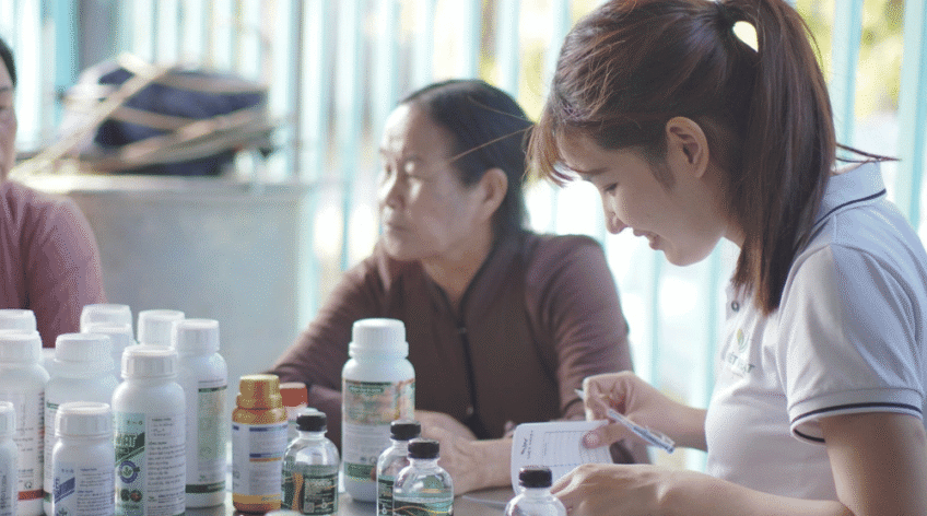 Loại bỏ sâu bệnh là cần thiết, nhưng dùng thuốc hóa học lại gây hại cho sức khỏe và làm nông sản khó bán. Việt Nhật Cần Thơ mang đến giải pháp tối ưu: Thuốc trừ sâu và trừ bệnh sinh học (Bio-Pesticides). Các chế phẩm sinh học của chúng tôi có nguồn gốc từ thực vật tự nhiên và vi khuẩn đối kháng có khả năng: Diệt trừ hiệu quả các loại sâu rầy, nhện đỏ, và nấm bệnh phổ biến. Hoàn toàn không để lại dư lượng độc hại trên nông sản. An toàn cho người phun và bảo vệ thiên địch (côn trùng có lợi trong vườn). Đây chính là con đường đơn giản và bền vững để bà con làm ra nông sản sạch, tự tin chinh phục mọi thị trường