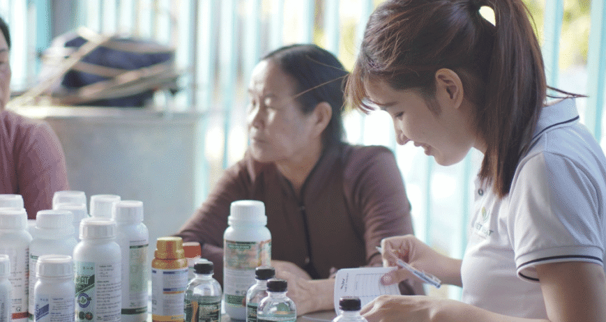 Loại bỏ sâu bệnh là cần thiết, nhưng dùng thuốc hóa học lại gây hại cho sức khỏe và làm nông sản khó bán. Việt Nhật Cần Thơ mang đến giải pháp tối ưu: Thuốc trừ sâu và trừ bệnh sinh học (Bio-Pesticides). Các chế phẩm sinh học của chúng tôi có nguồn gốc từ thực vật tự nhiên và vi khuẩn đối kháng có khả năng: Diệt trừ hiệu quả các loại sâu rầy, nhện đỏ, và nấm bệnh phổ biến. Hoàn toàn không để lại dư lượng độc hại trên nông sản. An toàn cho người phun và bảo vệ thiên địch (côn trùng có lợi trong vườn). Đây chính là con đường đơn giản và bền vững để bà con làm ra nông sản sạch, tự tin chinh phục mọi thị trường