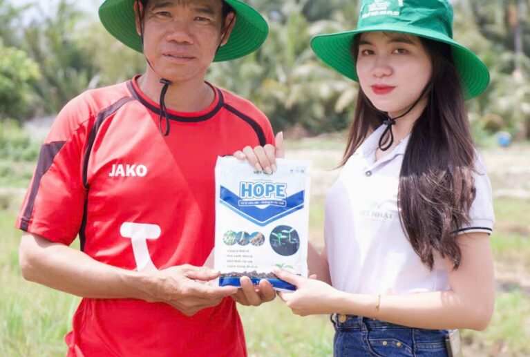 Chúng tôi chuyên sâu trong việc cung cấp các chế phẩm đặc trị, Nano và Amino cao cấp, giúp cây trồng phát triển đồng đều, tăng đậu quả, lớn trái, chắc hạt và cải thiện hương vị nông sản theo tiêu chuẩn chất lượng cao.