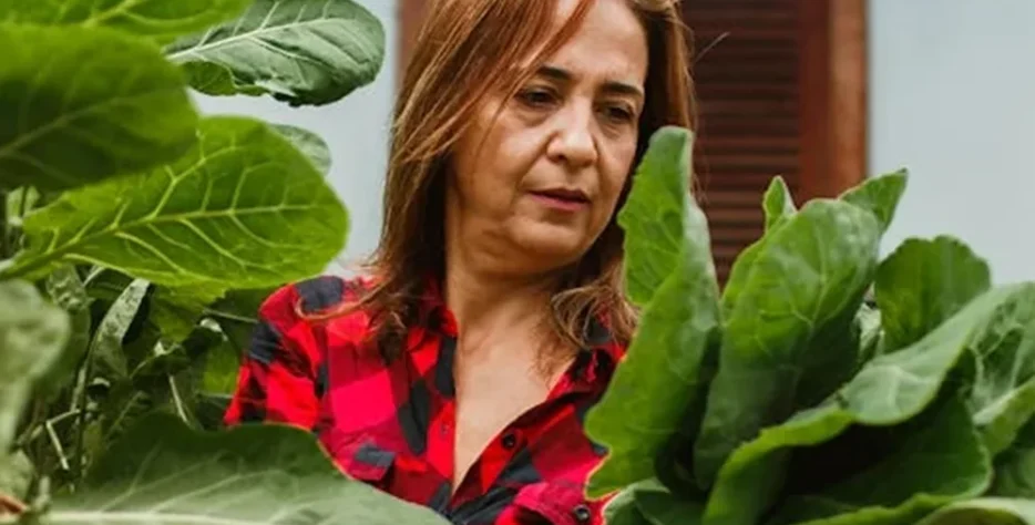 Triển khai các nền tảng/ứng dụng thông minh để hỗ trợ nông dân theo dõi tình trạng cây trồng, chẩn đoán bệnh, nhận tư vấn kỹ thuật và đặt hàng một cách đơn giản, tiện lợi.